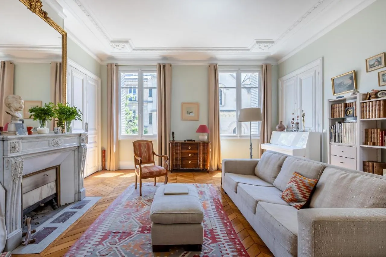 Veeve - Beam Me Up Apartment Paris