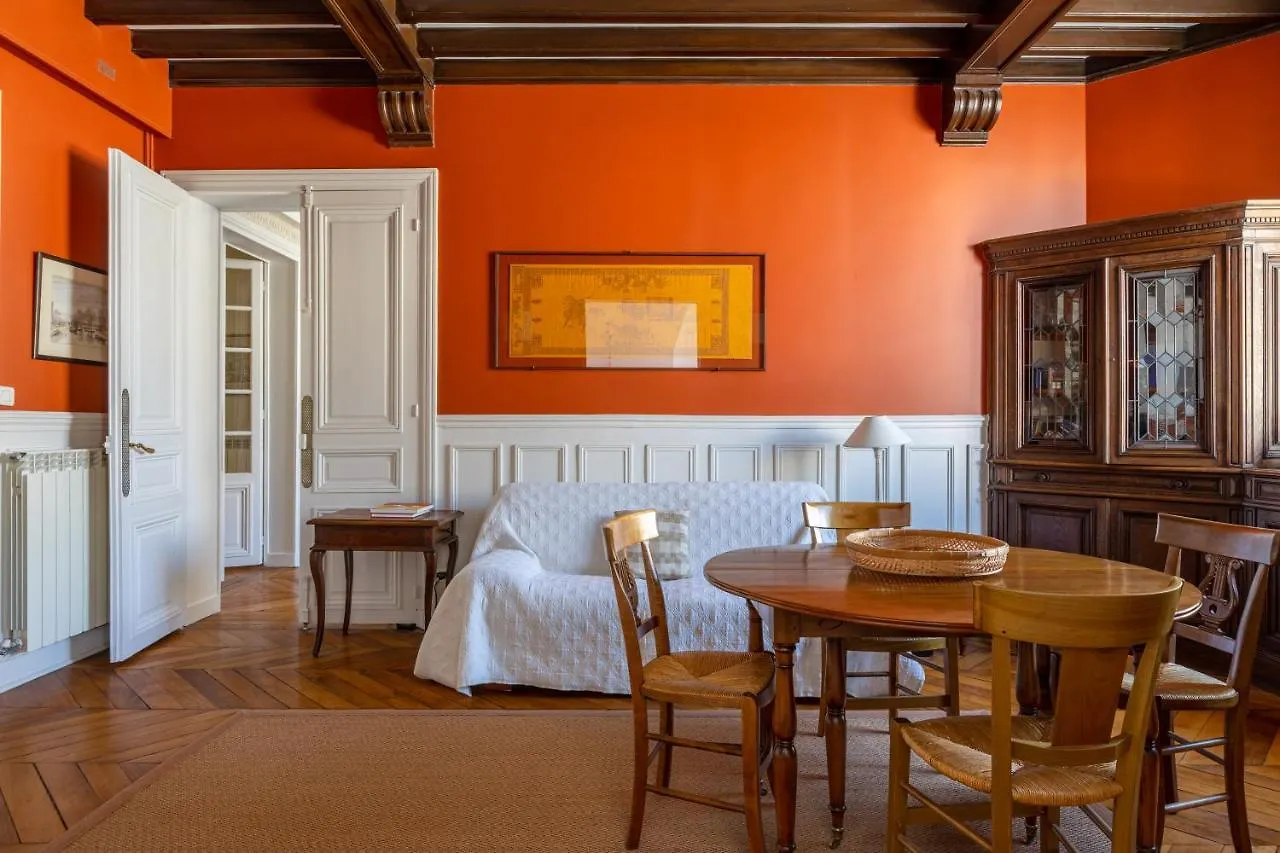 Veeve - Beam Me Up Apartment Paris